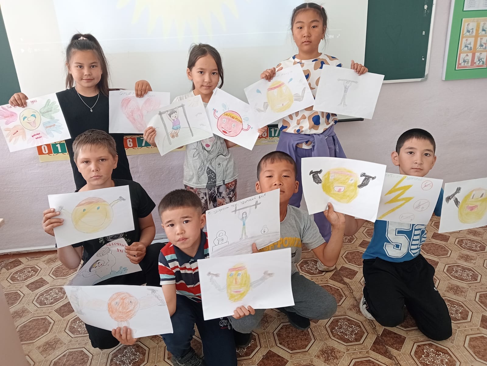 С детьми пришкольного оздоровительного лагеря проведен конкурс рисунков 