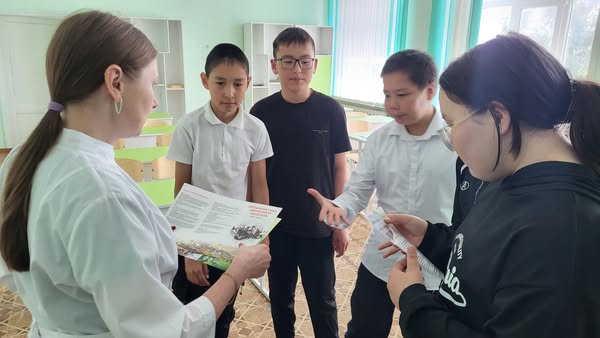 Халықаралық балаларды қорғау күніне орай «Қазақстан балалары» тұжырымдамасы аясында мектеп оқушыларымен медициналық қызметкердің қатысуымен «Дәрігер – балалардың жанашыры» атты әңгіме өткізілді. 